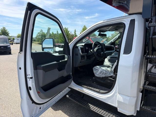 New 2025 Oxford White Ford F-550® XL image 42