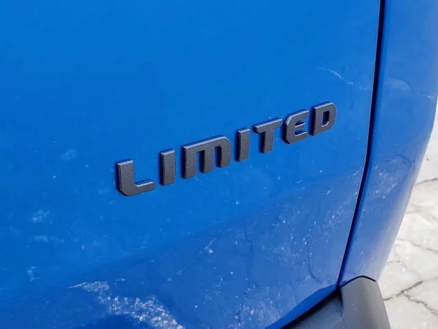 New 2026 Hydro Blue Pearl-Coat Exterior Paint Jeep Limited image 32
