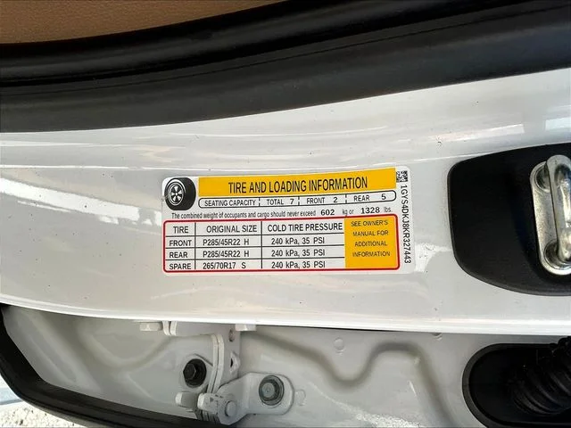 Used 2019 White Cadillac Platinum Edition image 9