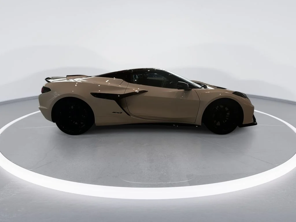 Used 2025 White Chevrolet ZR1 image 9