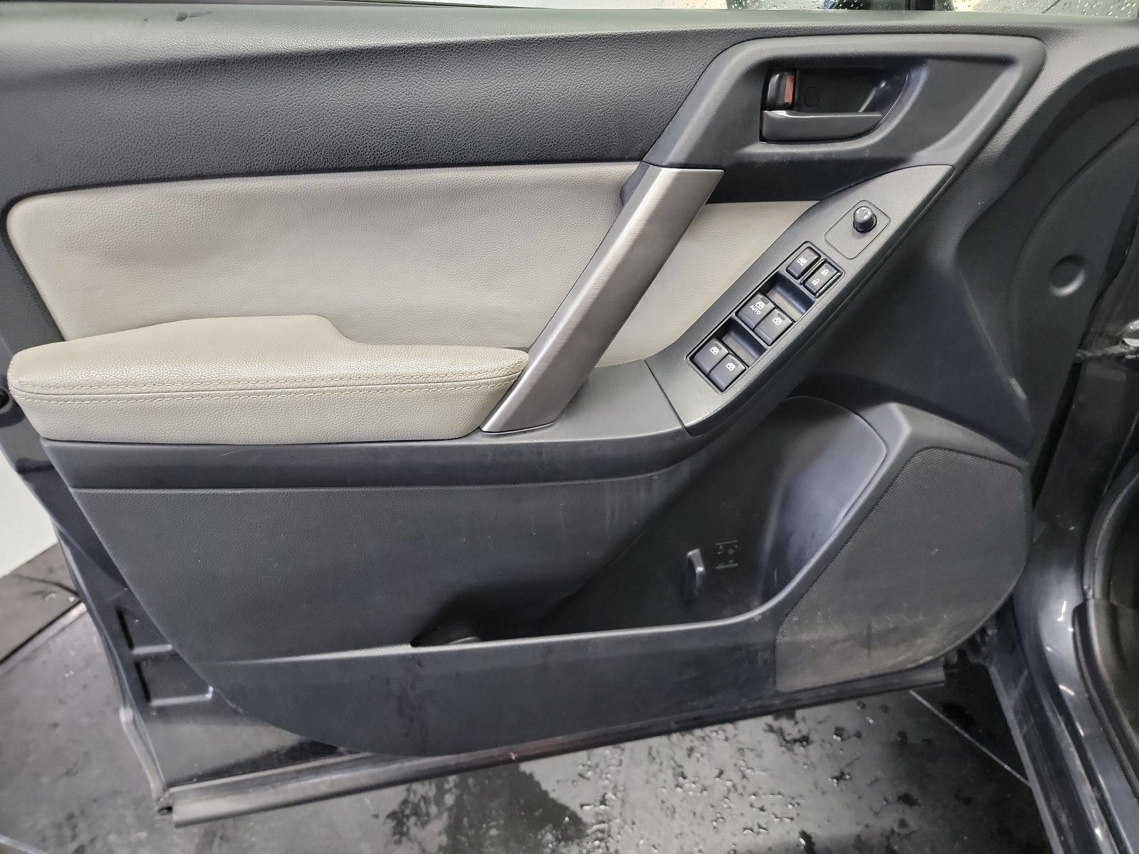 Used 2015 Dark Gray Metallic Subaru 2.5i Premium image 12