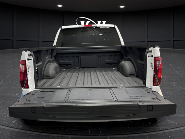 Used 2024 Oxford White Ford XLT image 23