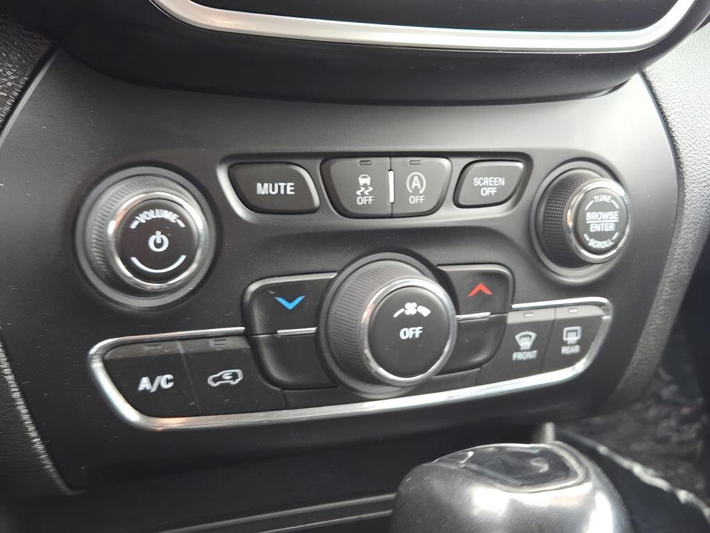 2021 Jeep Cherokee Altitude - Photo 20