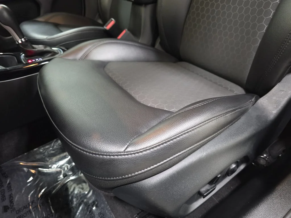 Used 2019 White Clearcoat Jeep Latitude image 27