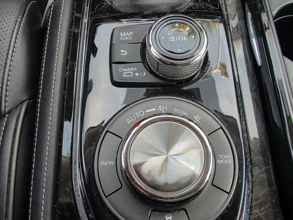 Used 2020 White INFINITI LUXE image 18
