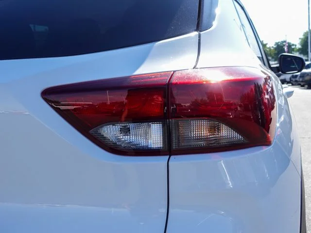 Used 2025 White Chevrolet LS image 6