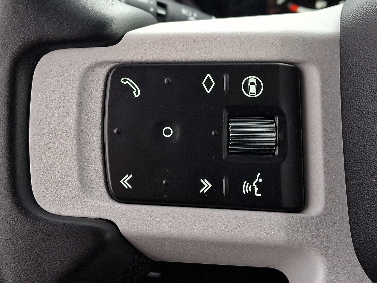 Used 2025 Gondwana Stone Metallic   1Dk Land Rover S image 32
