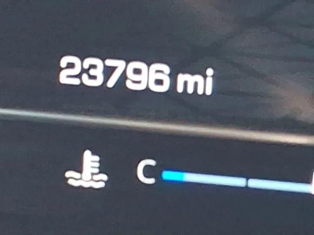 Used 2024 White GMC AT4 image 16