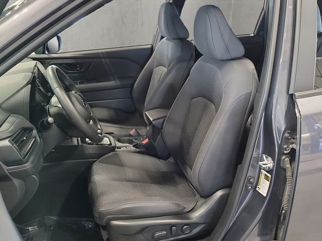 Used 2025 Gray Metallic Subaru Premium image 31