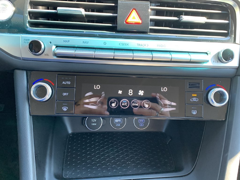 2026 GENESIS G70 Standard - Photo 28