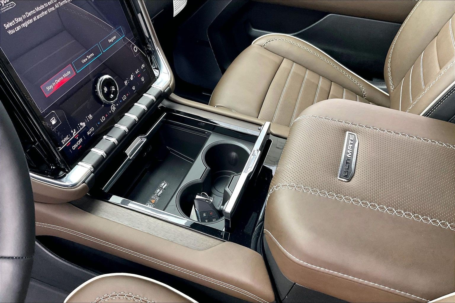 2026 GMC Yukon XL Denali Ultimate - Photo 8
