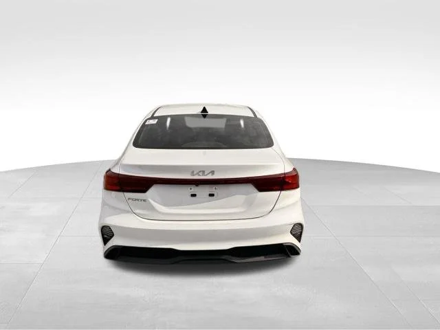Used 2024 White Kia LXS image 8
