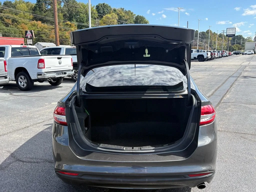 Used 2017  Ford Hybrid SE image 7