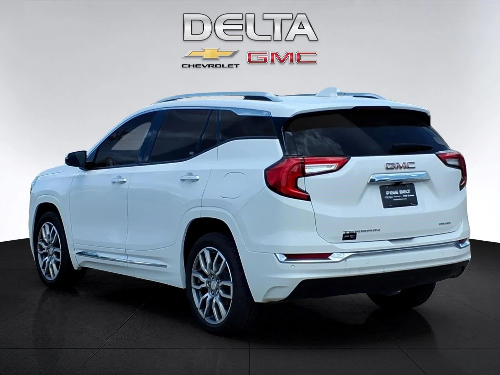 Used 2024 Summit White GMC Denali image 3