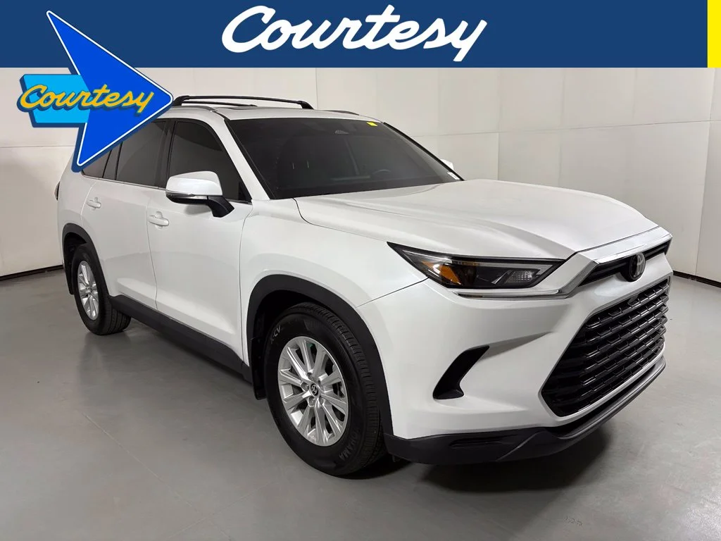 Used 2025 Beige Toyota XLE image 1