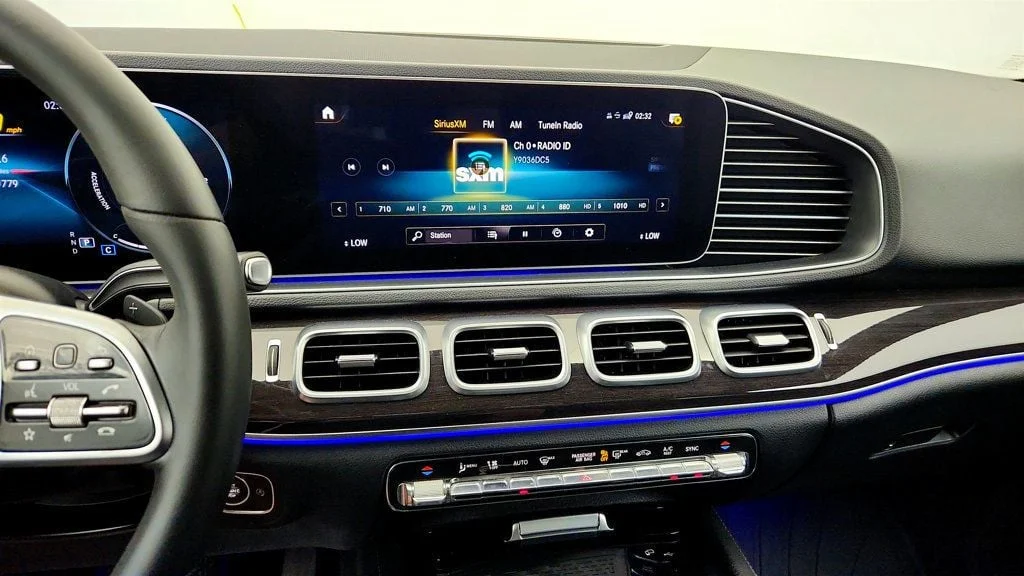 Used 2020 Black Mercedes-Benz GLE 350 4MATIC® SUV w/ Premium Pkg image 17