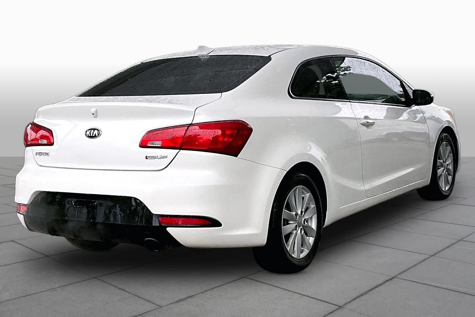 Used 2016 Snow White Pearl Kia EX image 13