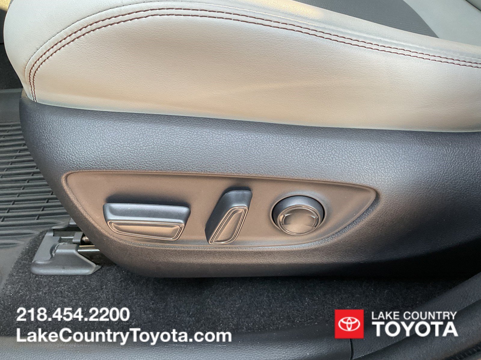2023 Toyota RAV4 Limited - Photo 25