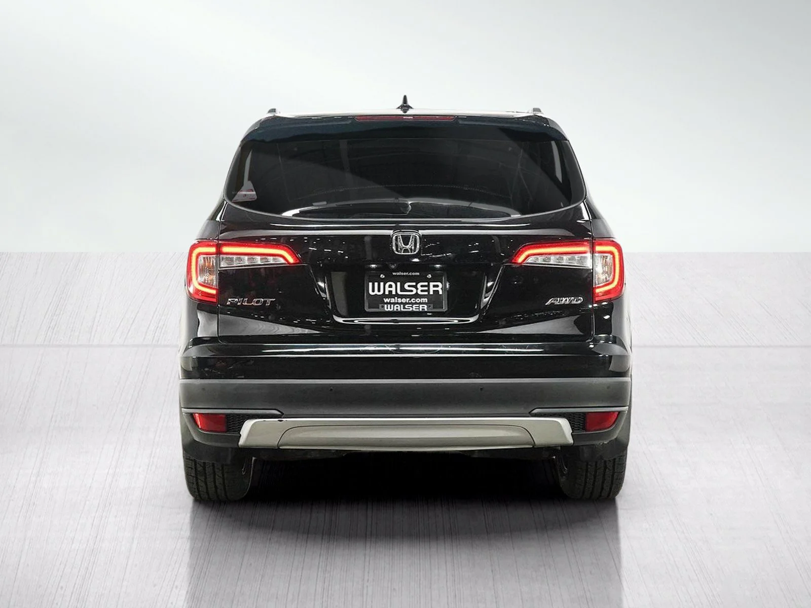 Used 2021 Crystal Black Pearl Honda Black Edition AWD image 4