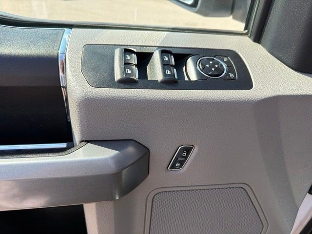 Used 2016 Oxford White Ford XLT image 12