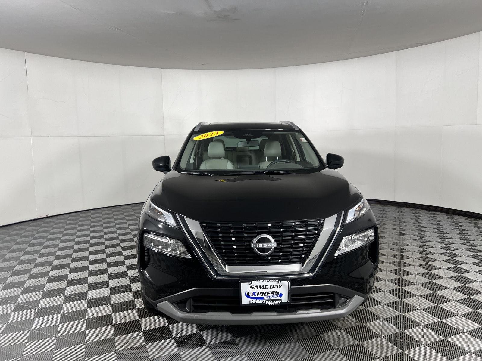 Used 2023 Super Black Nissan SV image 2