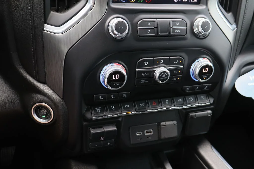Used 2022 White GMC Denali image 19