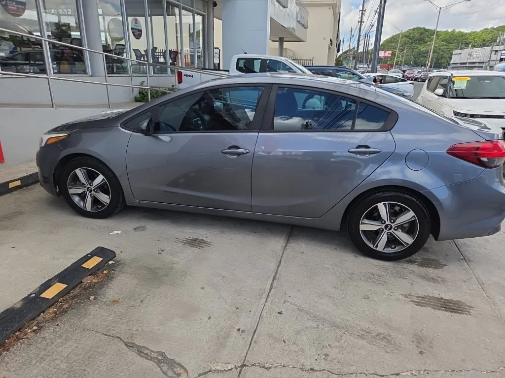 Used 2018  Kia LX image 21