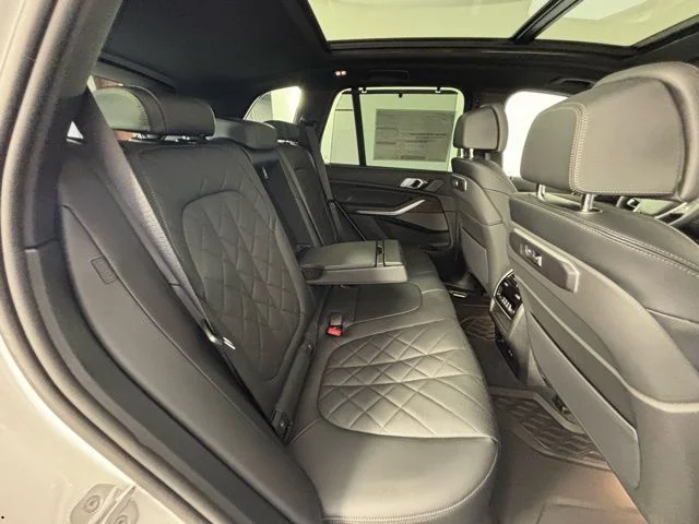 New 2026 Alpine White BMW xDrive40i image 42
