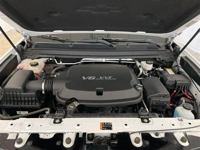 Certified Used 2020 SUMMIT WHITE Chevrolet 4WD LT image 29