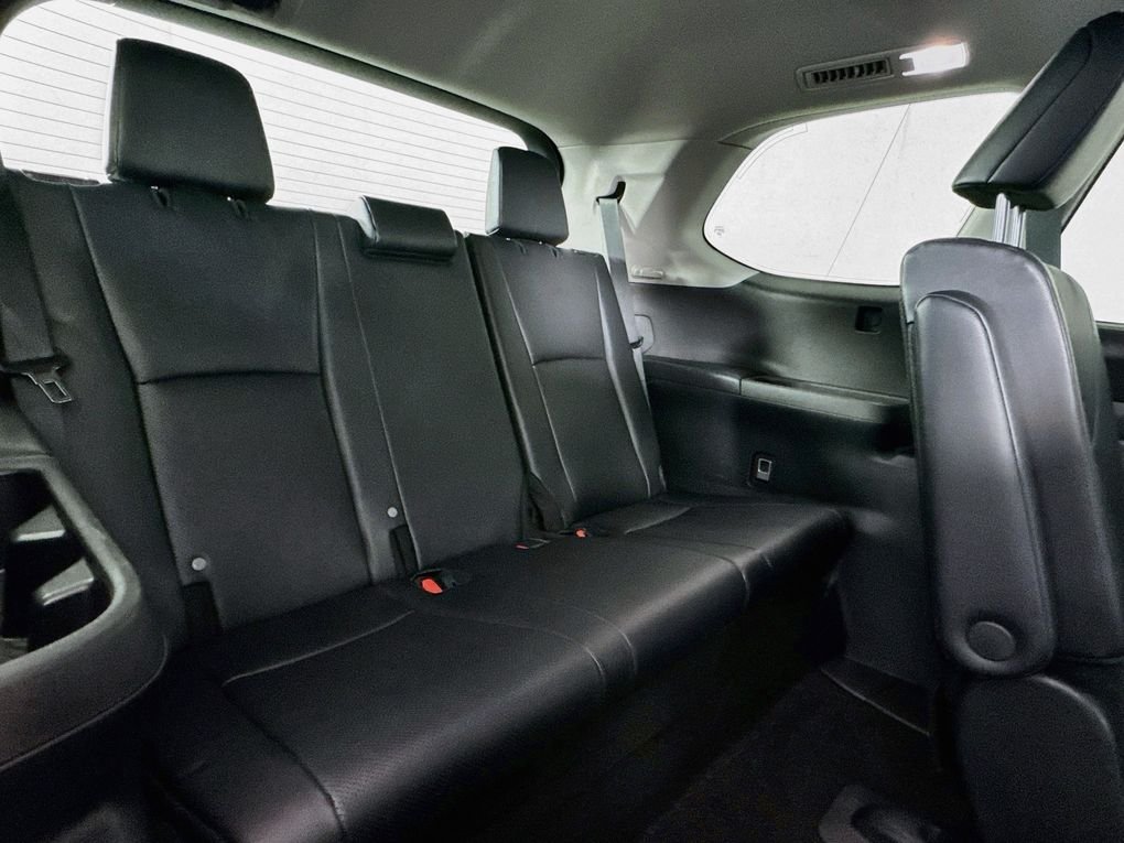 Used 2024  Toyota XLE image 31