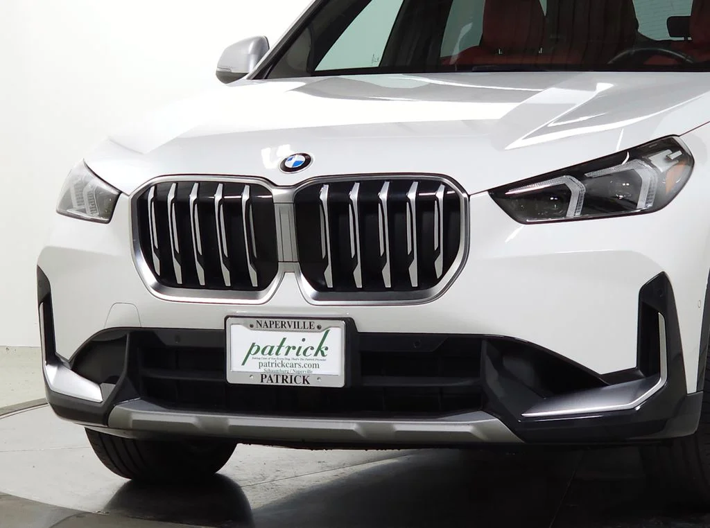 Used 2023 White BMW xDrive28i image 13