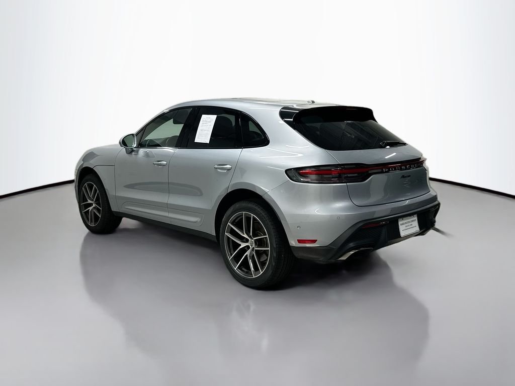 Used 2025  Porsche  image 3