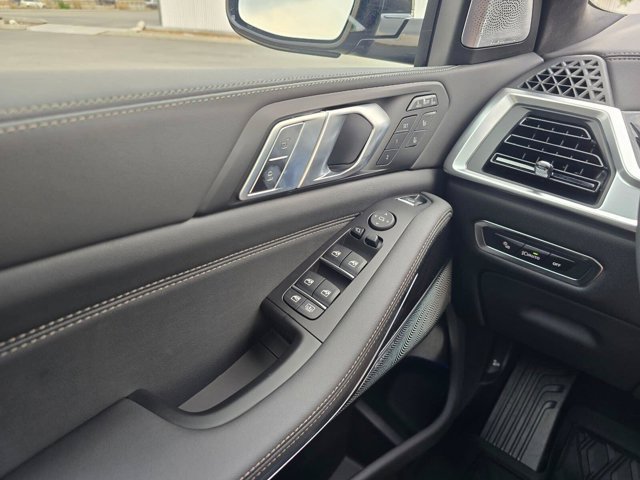 New 2027 Black Sapphire Metallic BMW xDrive40i image 28