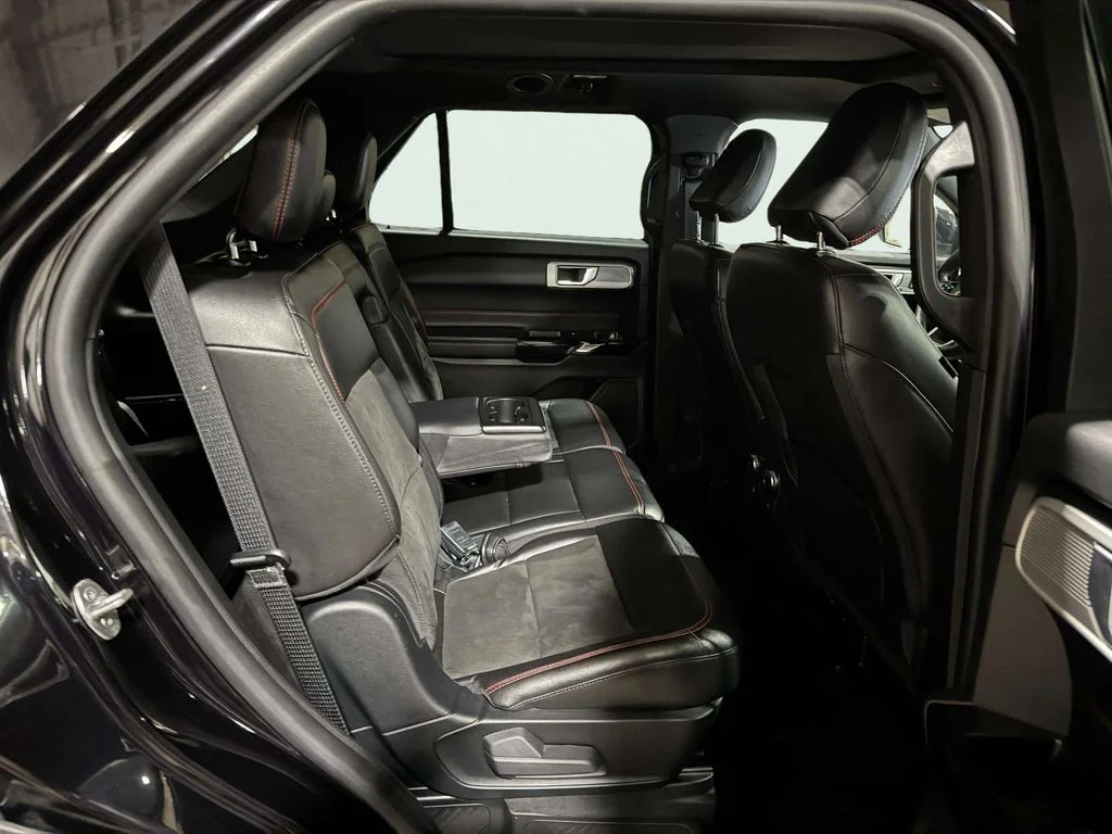 Used 2022 Agate Black Metallic Ford ST-Line image 28