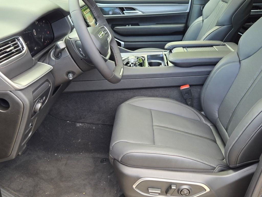 New 2026 High Gloss Black Exterior Paint Jeep Limited Reserve image 27