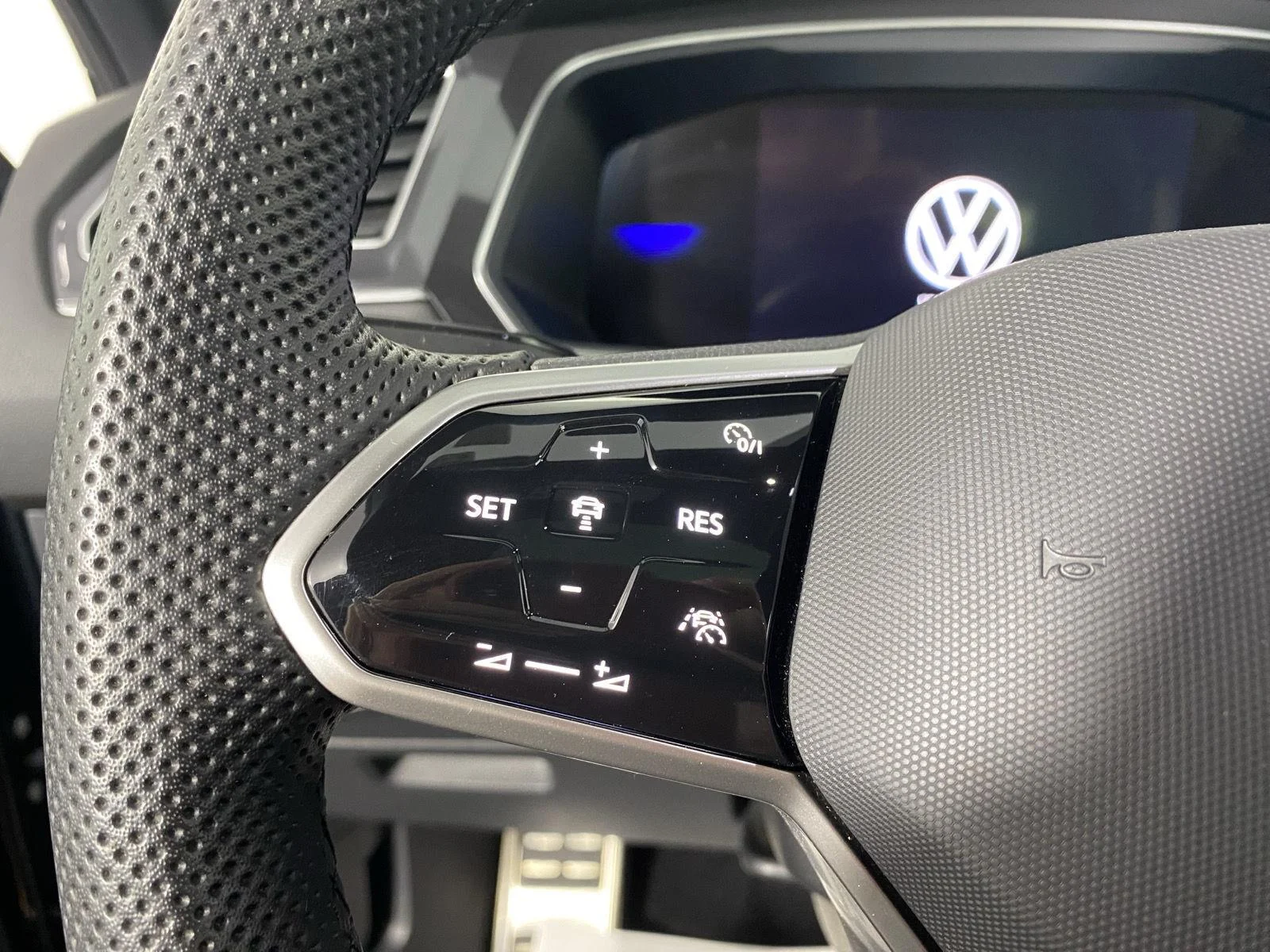 Used 2024 Deep Black Pearl Volkswagen SE R-Line Black image 20