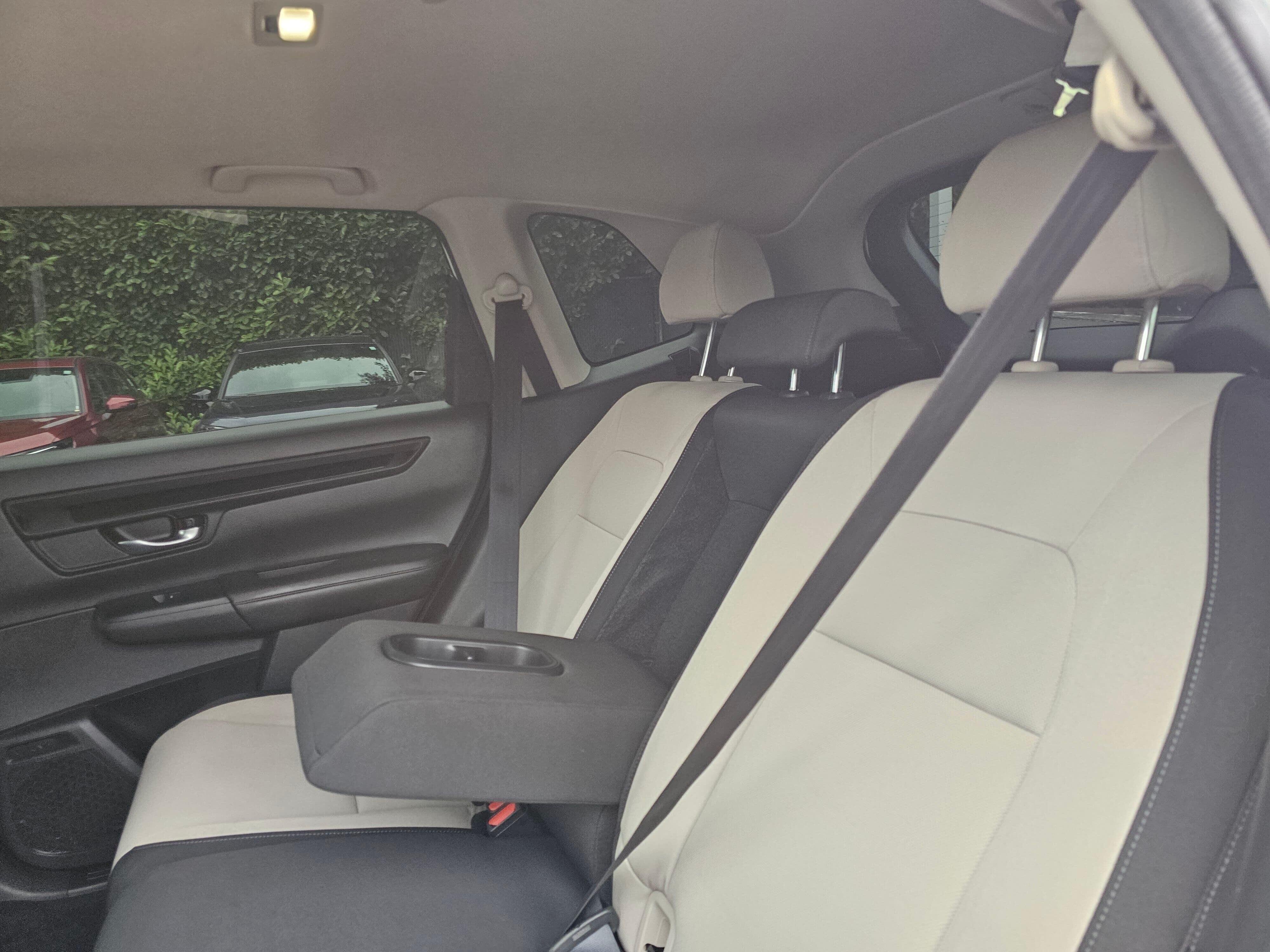 Used 2023 Platinum White Pearl Honda EX image 18