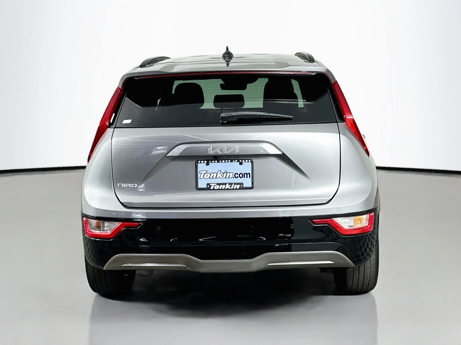 Used 2024 Steel Gray Kia Wind image 6