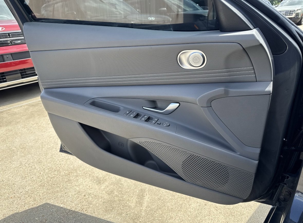 Used 2025 Ecotronic Gray Hyundai SEL Convenience image 22