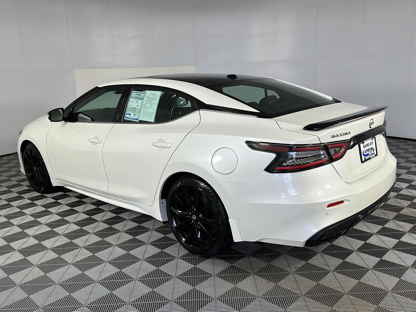 Used 2023 Pearl White Tricoat Nissan SR image 26