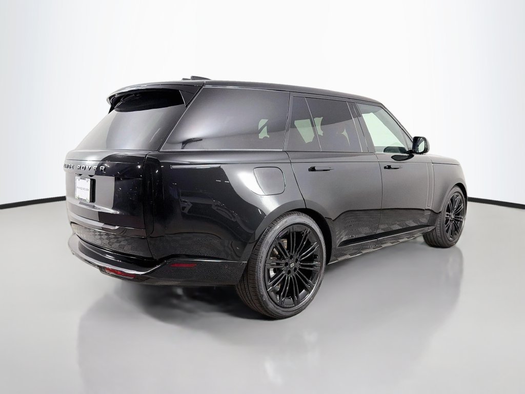 New 2027 Santorini Black Land Rover SE image 5