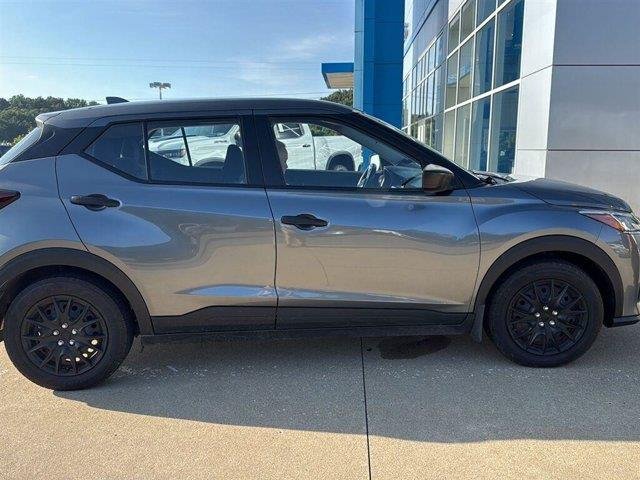 Used 2025 Gun Metallic Nissan S image 4