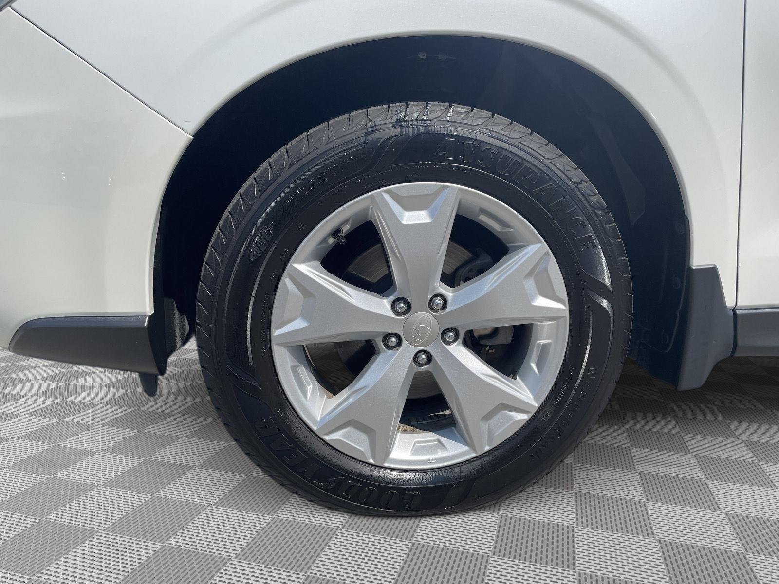 Used 2014 Satin White Pearl Subaru 2.5i Touring image 8