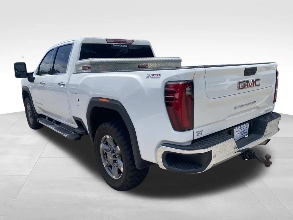 Used 2025 White GMC SLT image 37