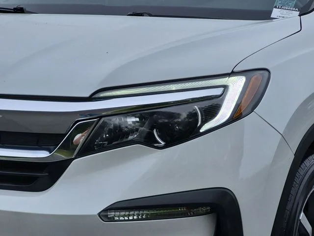 Used 2022 White Honda EX-L image 17