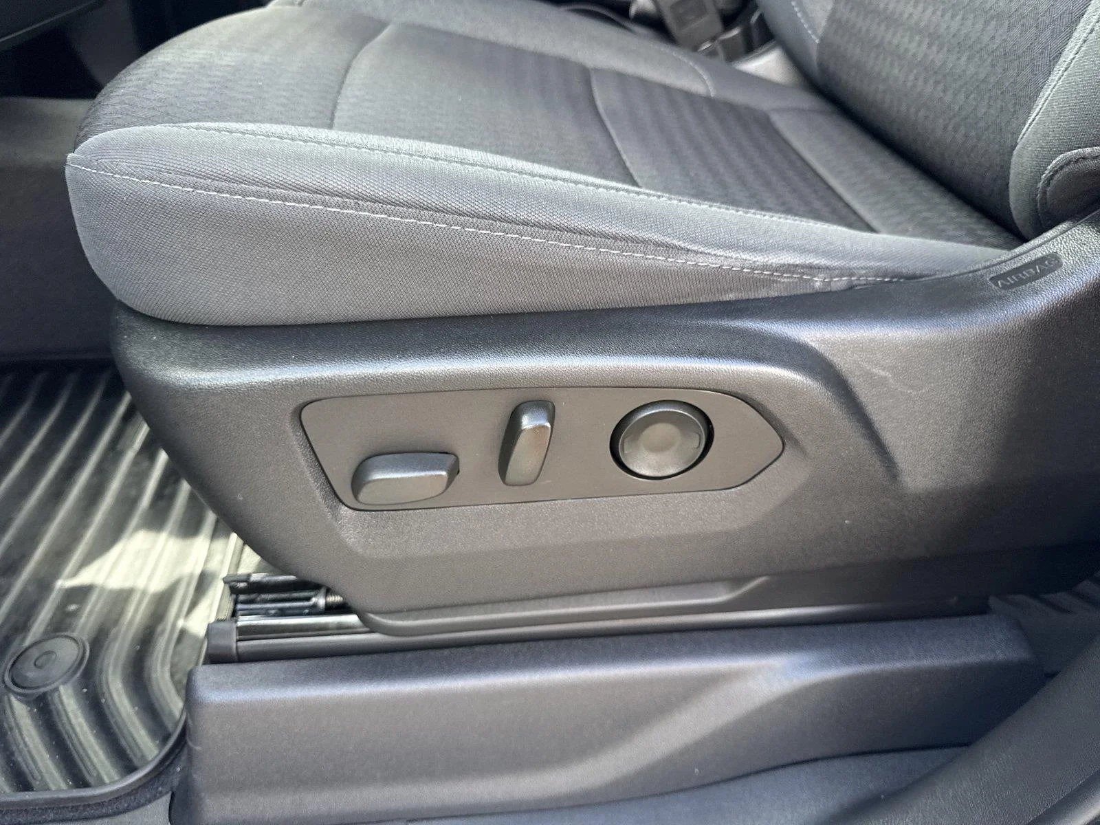Used 2022 Summit White Chevrolet Custom image 12