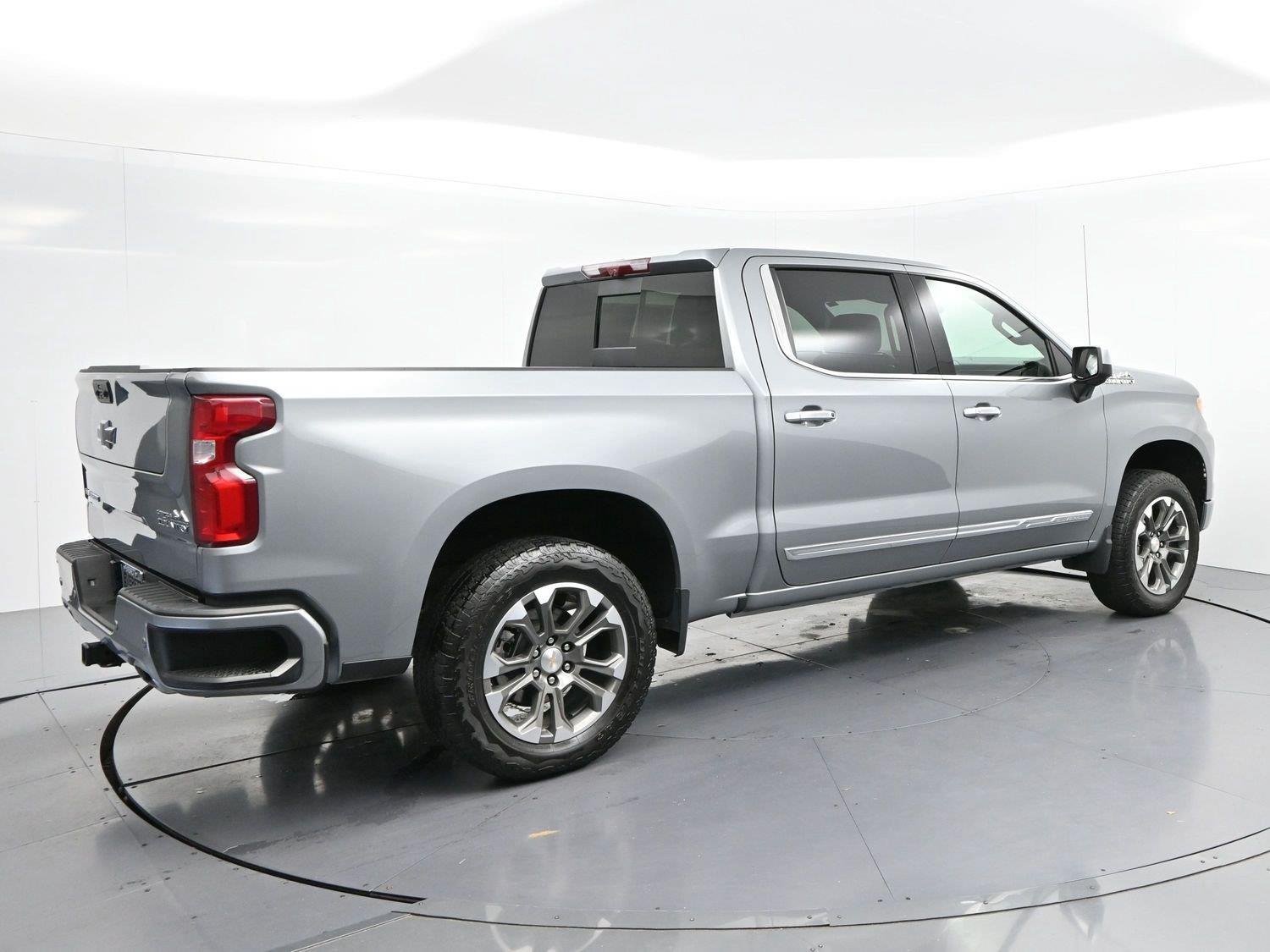 Used 2025 Sterling Gray Metallic Chevrolet High Country image 7