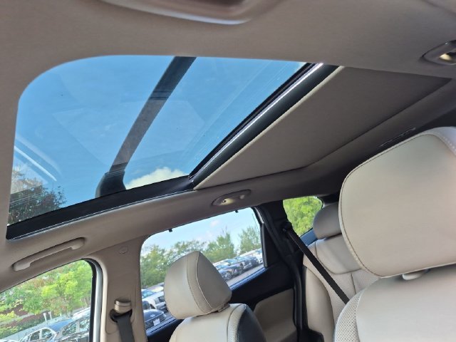 Used 2023 White Hyundai SEL image 12