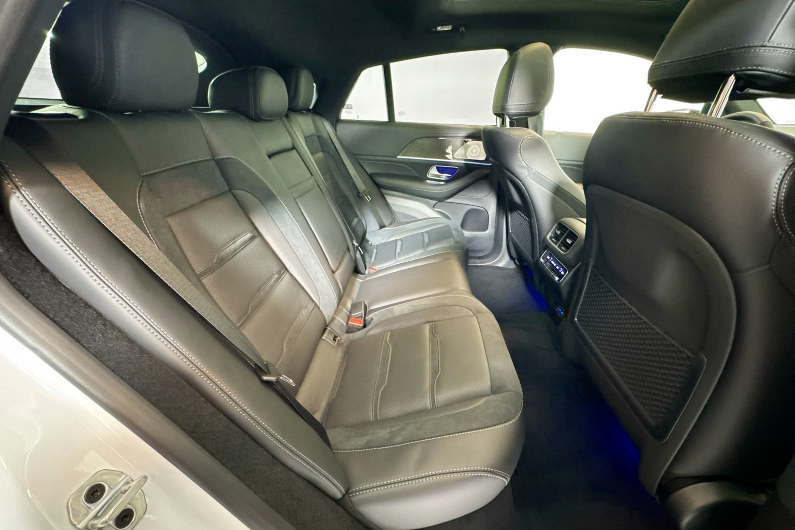 New 2026 MANUFAKTUR Moonlight White Metallic Mercedes-Benz AMG® GLE 53 image 25
