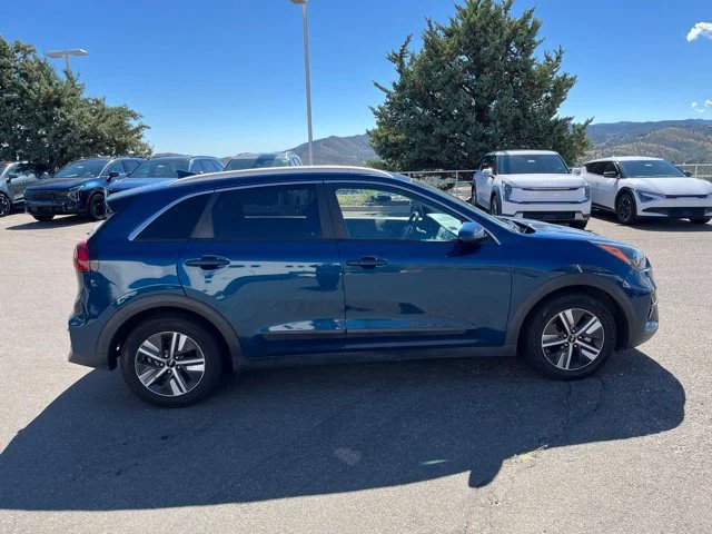 Used 2022 Deep Cerulean Kia LXS image 6